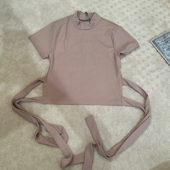 ASOS backless ribbed crop top - Picture 1 of 4